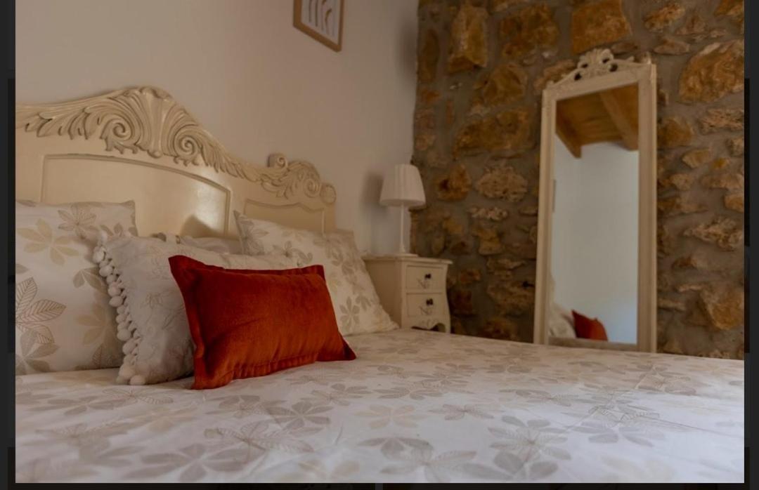 Hotel Rural En Las Cascadas De Tobera ภายนอก รูปภาพ