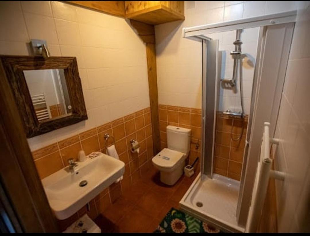 Hotel Rural En Las Cascadas De Tobera ภายนอก รูปภาพ