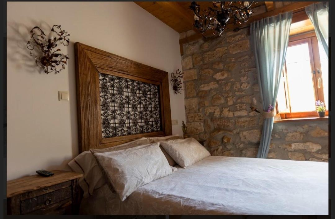 Hotel Rural En Las Cascadas De Tobera ภายนอก รูปภาพ